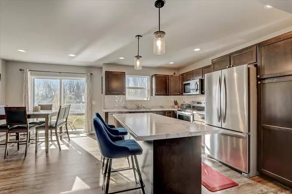 1832 Twin Fawn Trl, Madison, WI 53718