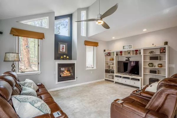 118 Maple DR, Los Alamos, NM 87544