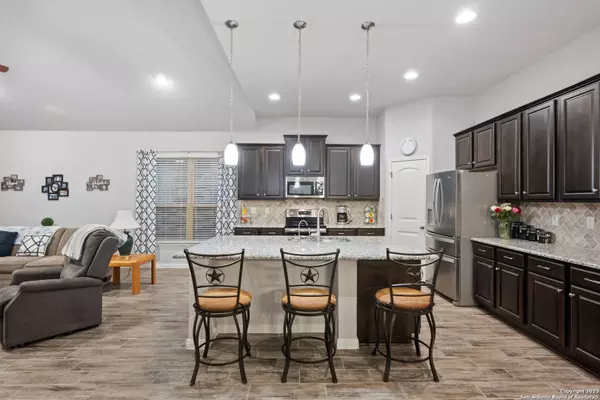 3109 DEER HOLLOW, New Braunfels, TX 78130-6847