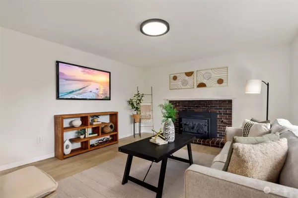 16816 NE 107th ST, Redmond, WA 98052