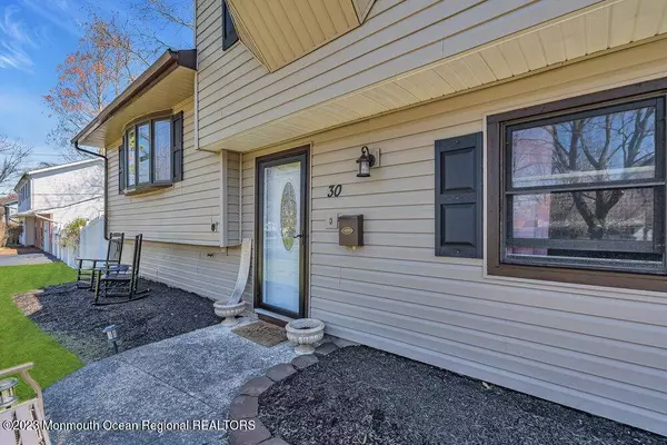 30 Lexington Drive, Manalapan, NJ 07726