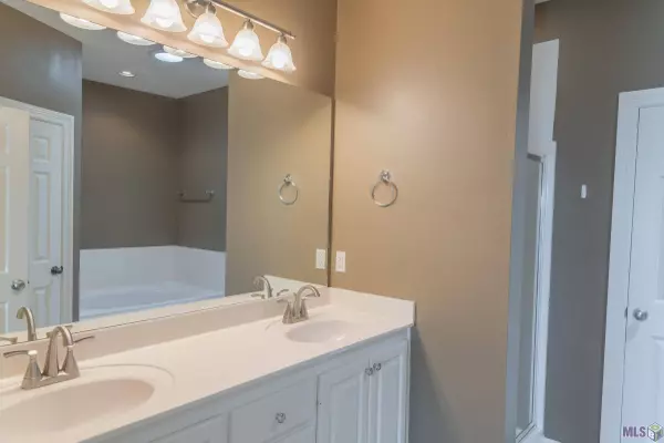 3941 NORTHSHORE AVE, Baton Rouge, LA 70820