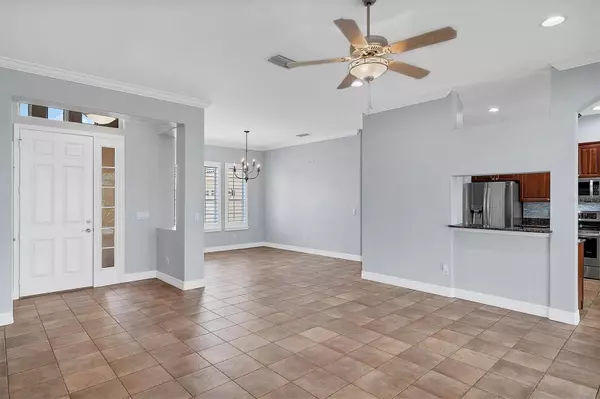 304 NOBLE FAIRE DR, Sun City Center, FL 33573