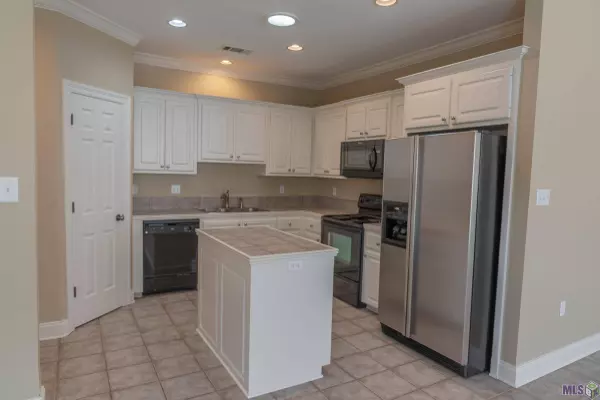 3941 NORTHSHORE AVE, Baton Rouge, LA 70820