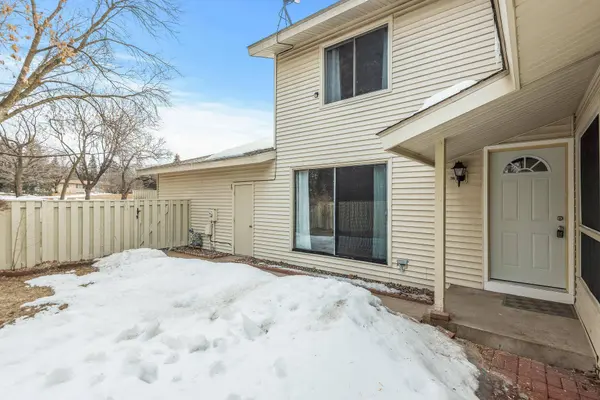 1090 Carmel CT, Shoreview, MN 55126