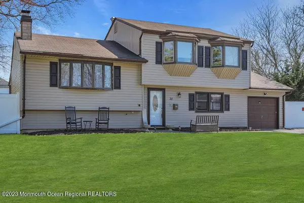 30 Lexington Drive, Manalapan, NJ 07726