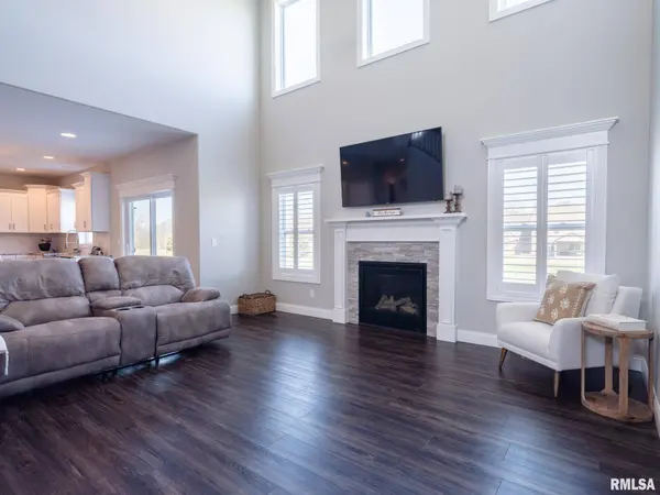 205 APACHE WAY, Groveland, IL 61535