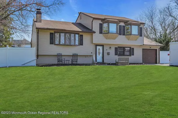 30 Lexington Drive, Manalapan, NJ 07726