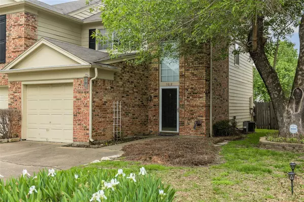 1612 Maybrook Court, Arlington, TX 76014