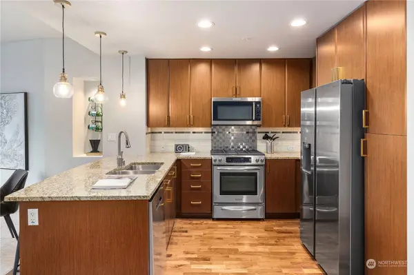 10610 NE 9th PL #906, Bellevue, WA 98004