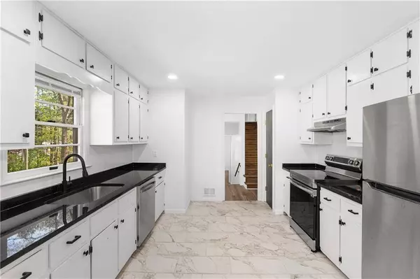 6275 Queens RD, Douglasville, GA 30135