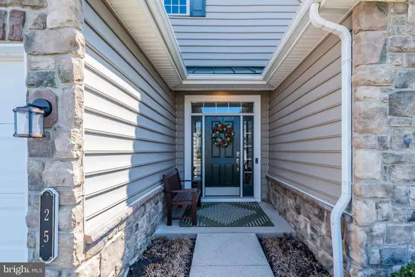 25 PRESIDENTS DR, Mechanicsburg, PA 17050