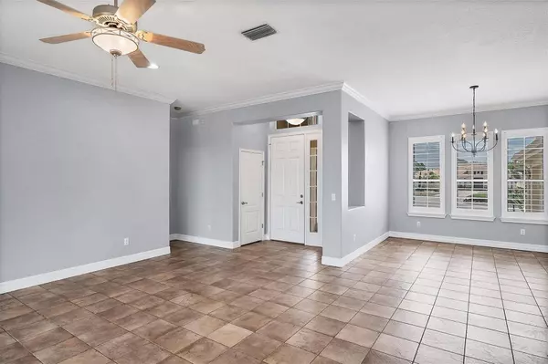 304 NOBLE FAIRE DR, Sun City Center, FL 33573