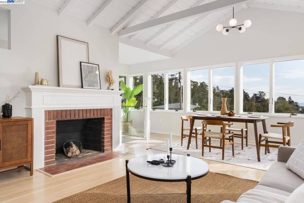 6951 Thornhill Dr, Oakland, CA 94611