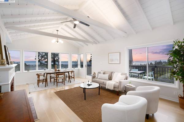 6951 Thornhill Dr, Oakland, CA 94611