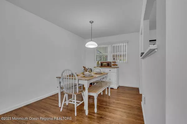 30 Lexington Drive, Manalapan, NJ 07726