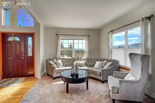 1012 Hillside Oaks PL, Colorado Springs, CO 80921