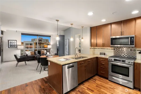 10610 NE 9th PL #906, Bellevue, WA 98004