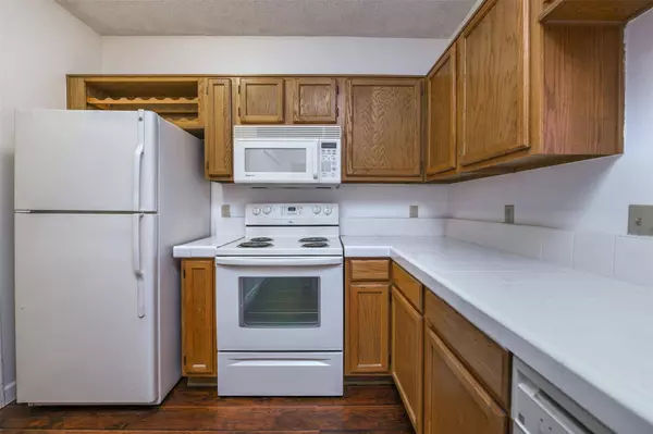 1612 Maybrook Court, Arlington, TX 76014