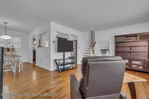 30 Lexington Drive, Manalapan, NJ 07726