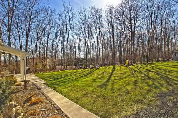 295 Shady Oaks Drive East, Ross Twp, PA 18353