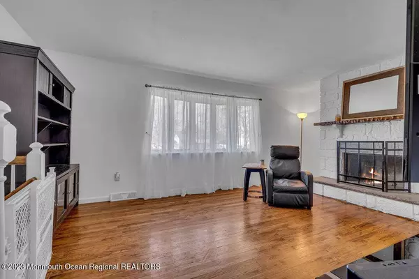 30 Lexington Drive, Manalapan, NJ 07726