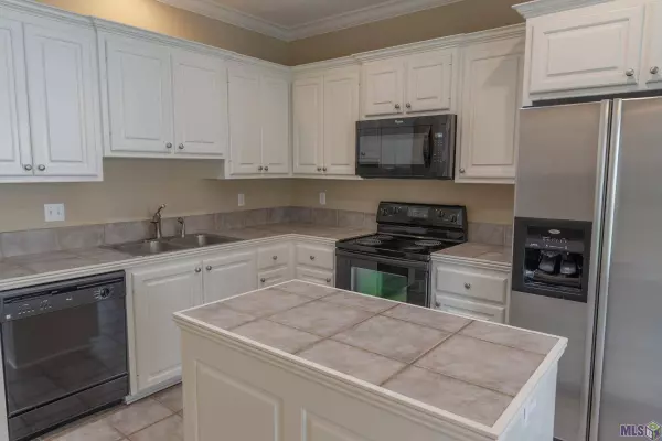 3941 NORTHSHORE AVE, Baton Rouge, LA 70820