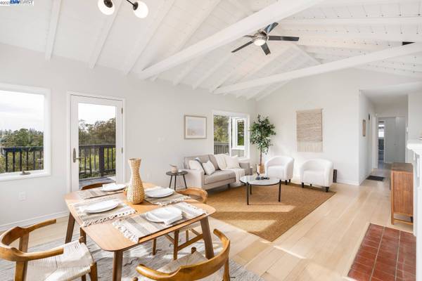 6951 Thornhill Dr, Oakland, CA 94611