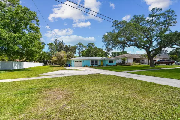 713 SHORE DR E, Oldsmar, FL 34677
