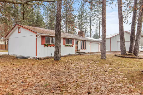 12802 W Shore Rd, Nine Mile Falls, WA 99026