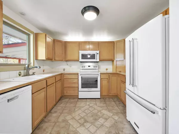 12802 W Shore Rd, Nine Mile Falls, WA 99026