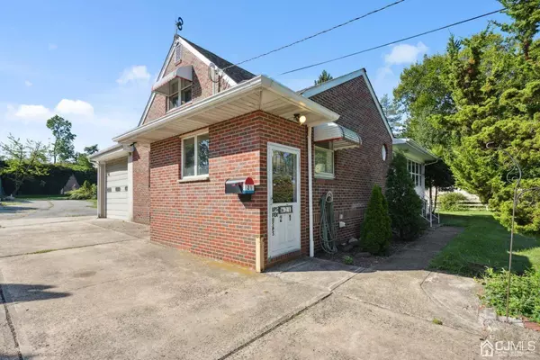 21 Murdock ST, Fords, NJ 08863