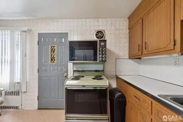 21 Murdock ST, Fords, NJ 08863