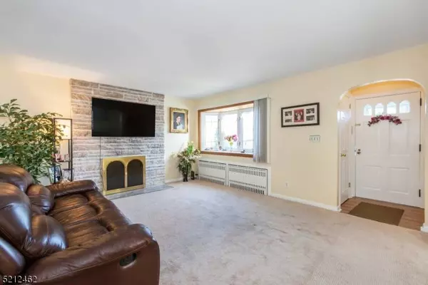 7 Springdale Ave, Clifton City, NJ 07013