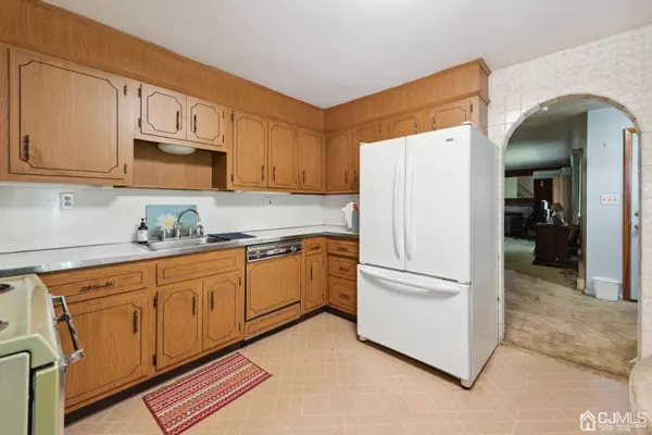 21 Murdock ST, Fords, NJ 08863