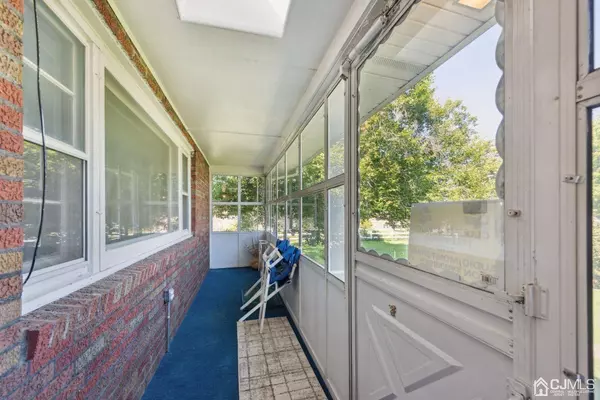 21 Murdock ST, Fords, NJ 08863