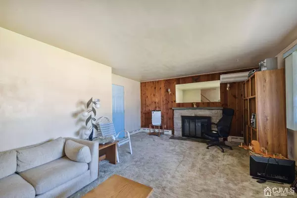 21 Murdock ST, Fords, NJ 08863