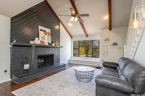 1 Page Cove, Maumelle, AR 72113