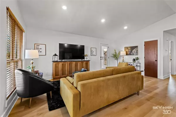 1808 SW D Street, Bentonville, AR 72712