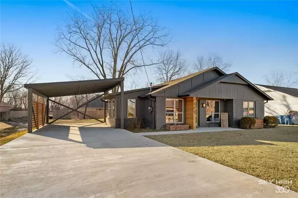 1808 SW D Street, Bentonville, AR 72712