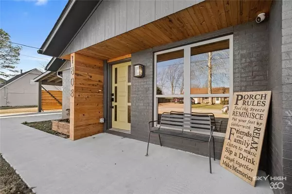 1808 SW D Street, Bentonville, AR 72712