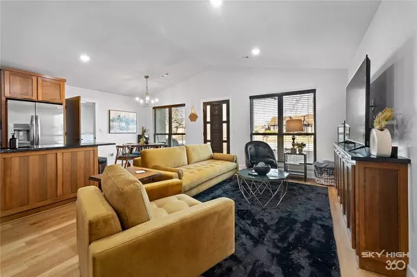 1808 SW D Street, Bentonville, AR 72712