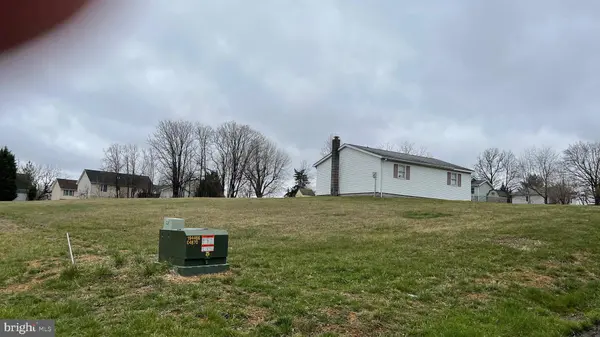 BUMBLE BEE LANE, Martinsburg, WV 25404