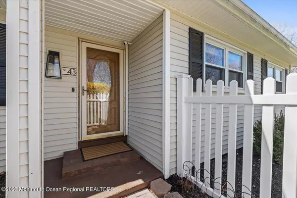 43 Pease Road, Manalapan, NJ 07726