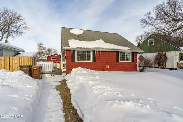 446 5TH Avenue SE, East Grand Forks, MN 56721