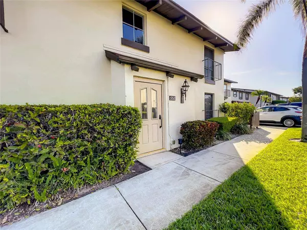 552 PLAZA SEVILLE CT #97, Treasure Island, FL 33706