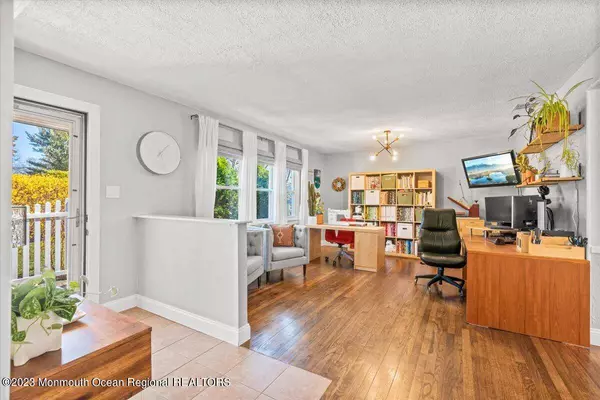 43 Pease Road, Manalapan, NJ 07726