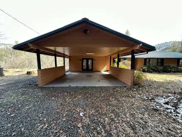 7185 Crowfoot RD, Trail, OR 97541