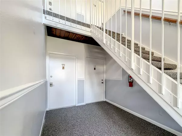 552 PLAZA SEVILLE CT #97, Treasure Island, FL 33706