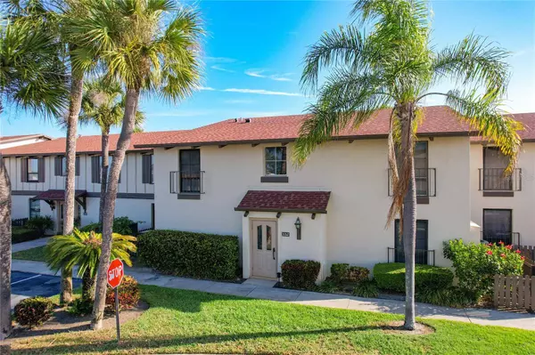 552 PLAZA SEVILLE CT #97, Treasure Island, FL 33706